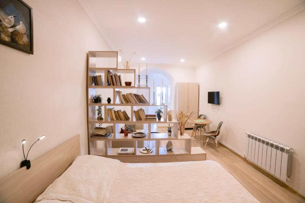 New Central Apartment In Gjoumri Kültér fotó
