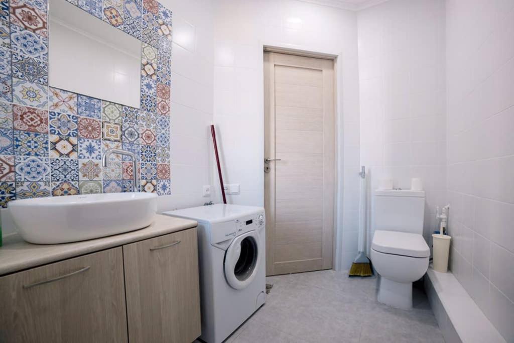 New Central Apartment In Gjoumri Kültér fotó